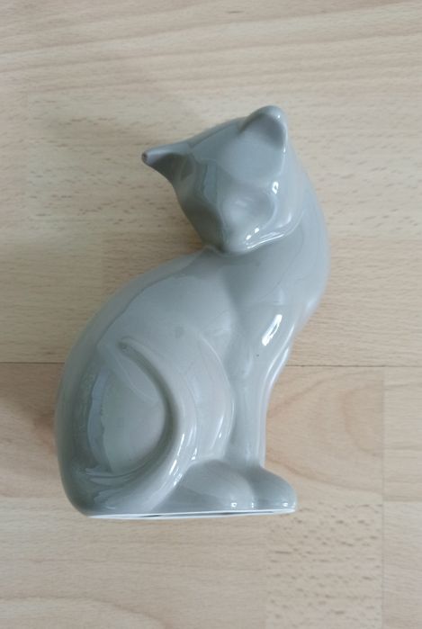 Figurka kotka ceramiczna