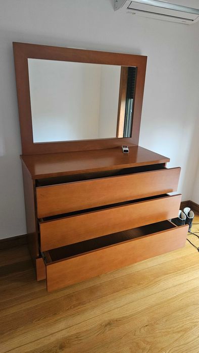 Cómoda castanha claro