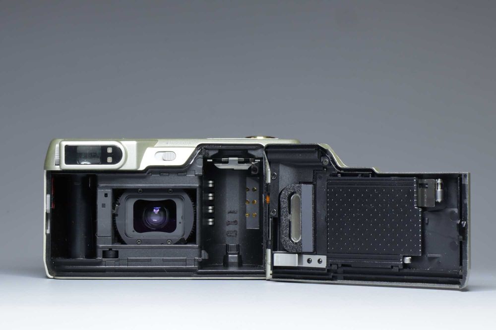 Плівковий компакт фотоапарат Nikon Lite Touch Zoom 120ED тестован