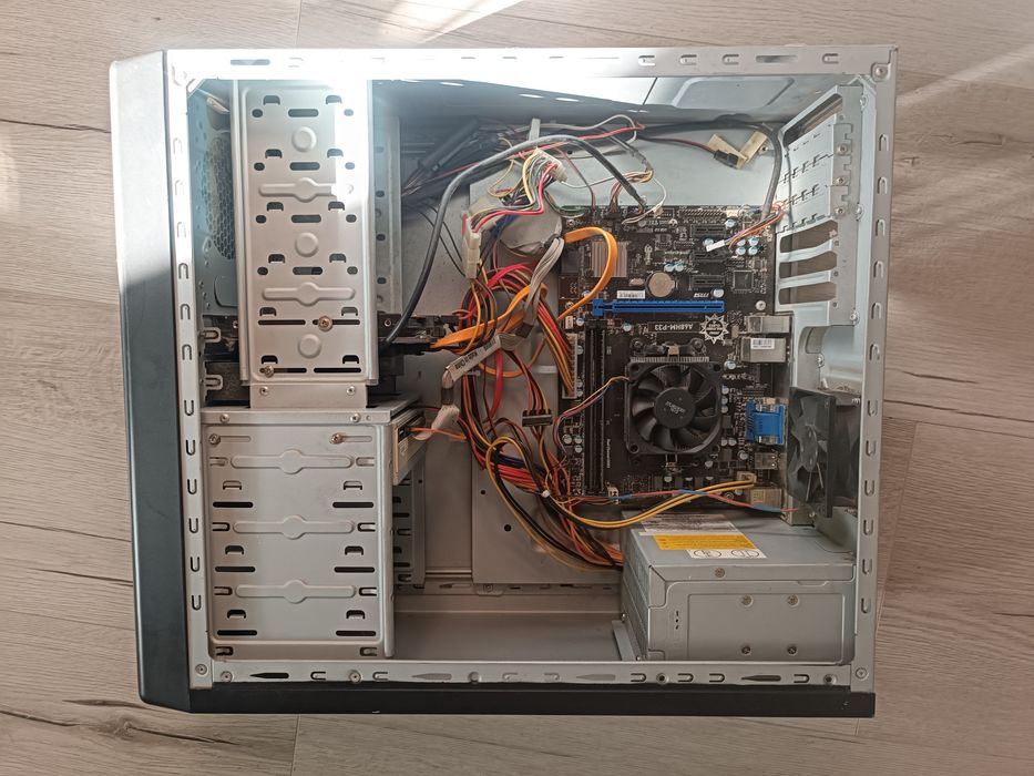 AMD A8-7600 Radeon R7,  Cores 4C+6G  3.10 GHz 8GB ram 120ssd+500hdd