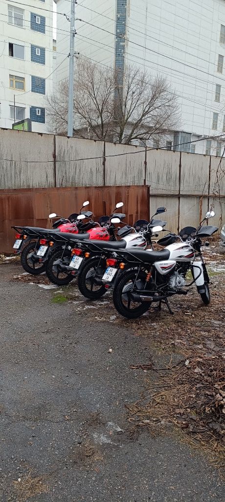 Оренда мотоцикла Bajaj BM 150 / прокат мотоцикла для служб доставки