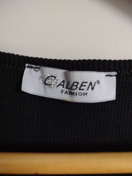 Czarna prążkowana sukienka