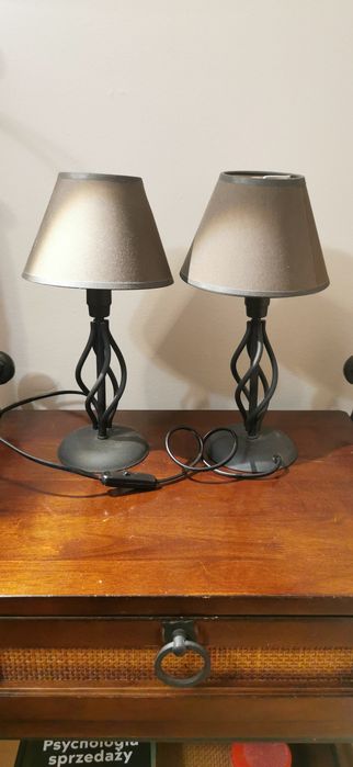 lampki nocne metalowa podstawa