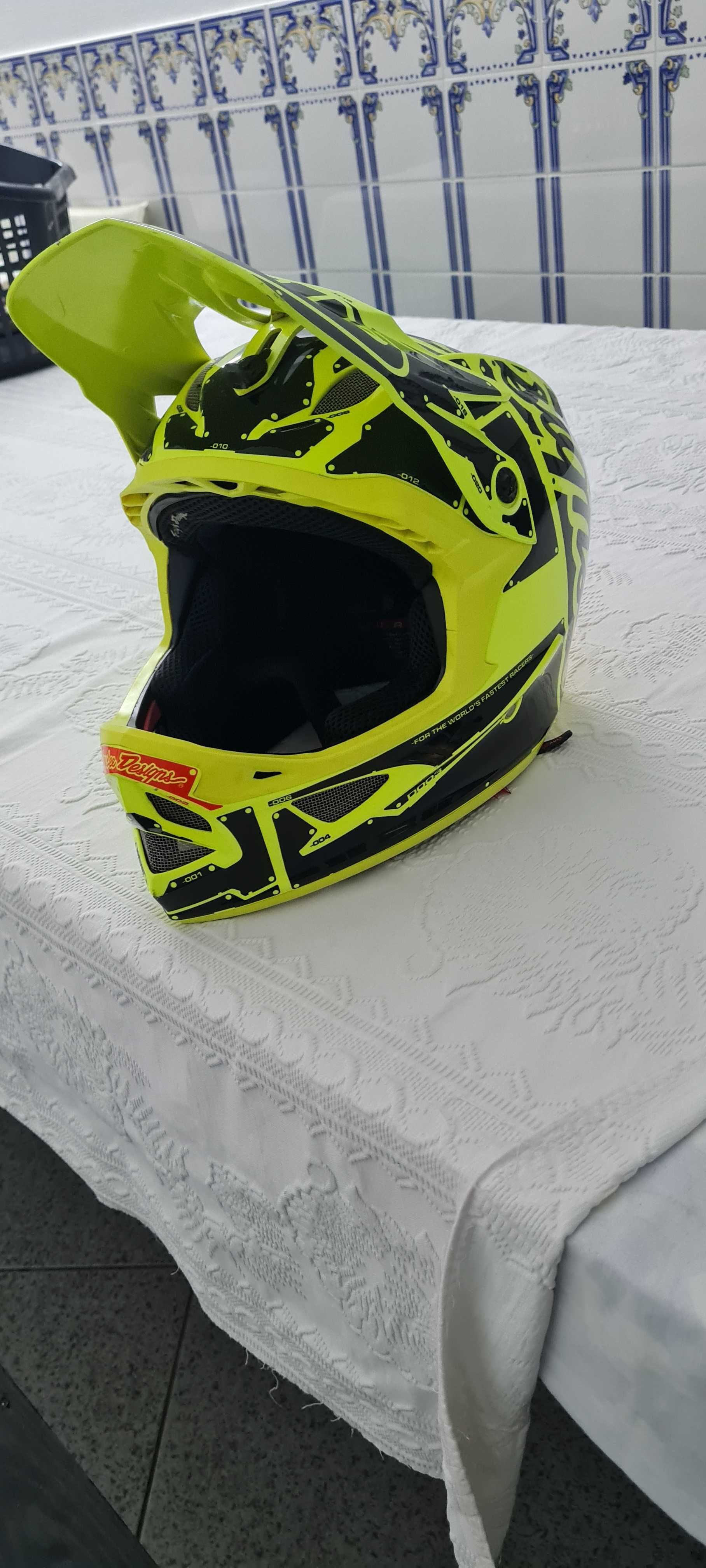 Capacete Troy lee