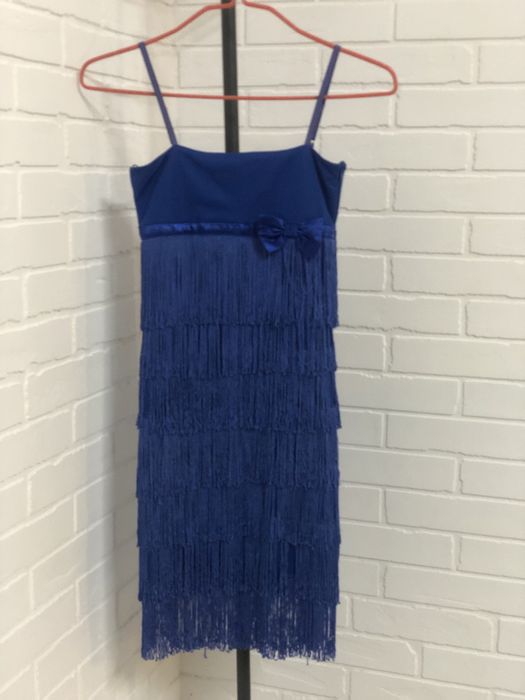 Романтичне коктейльне плаття на  бретелях