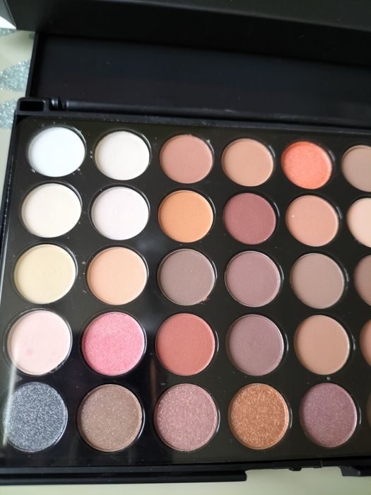 Cienie do powiek paleta nowe Popfeel 40 kolorów