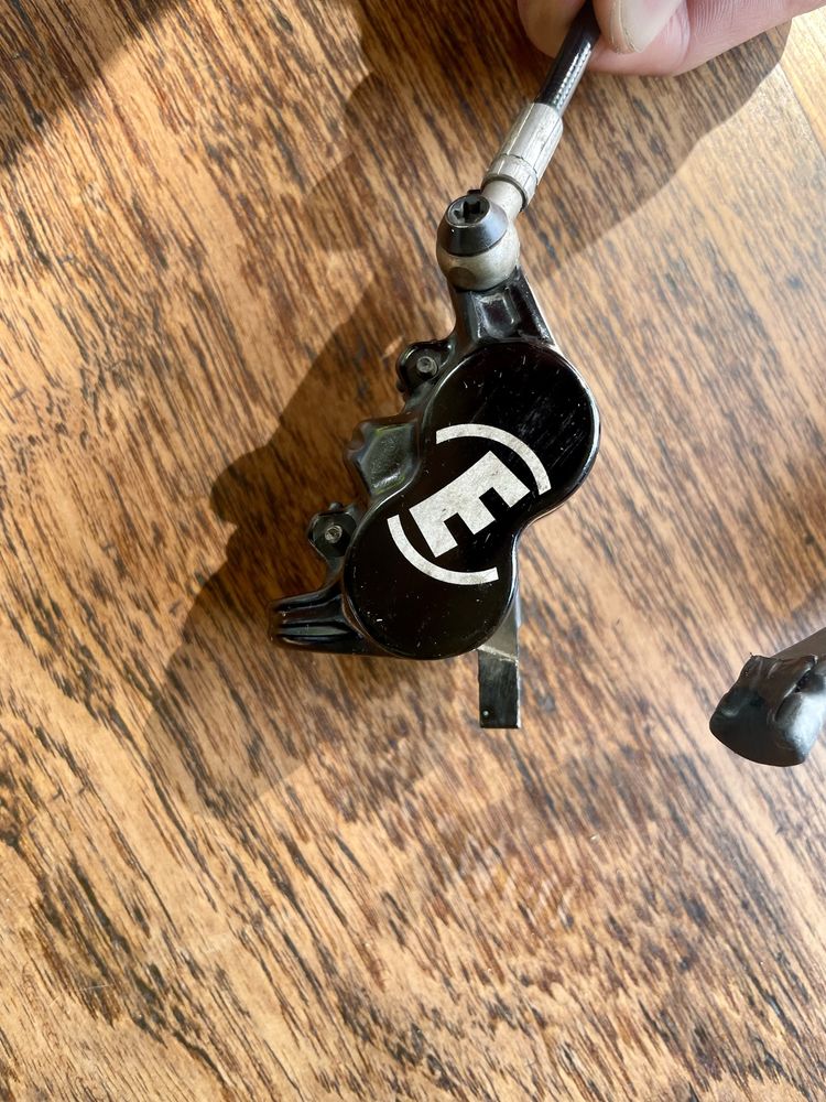 Hamulec shigura MT5 (magura, shimano)