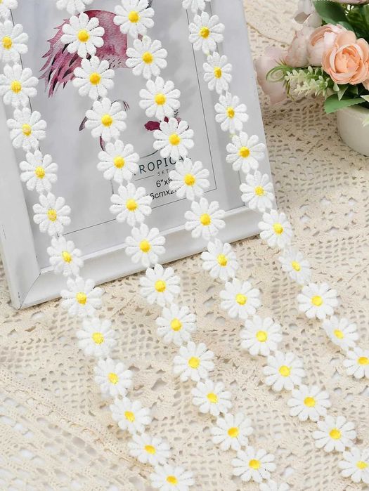 Haftowane koronki 3 kolory. komplet