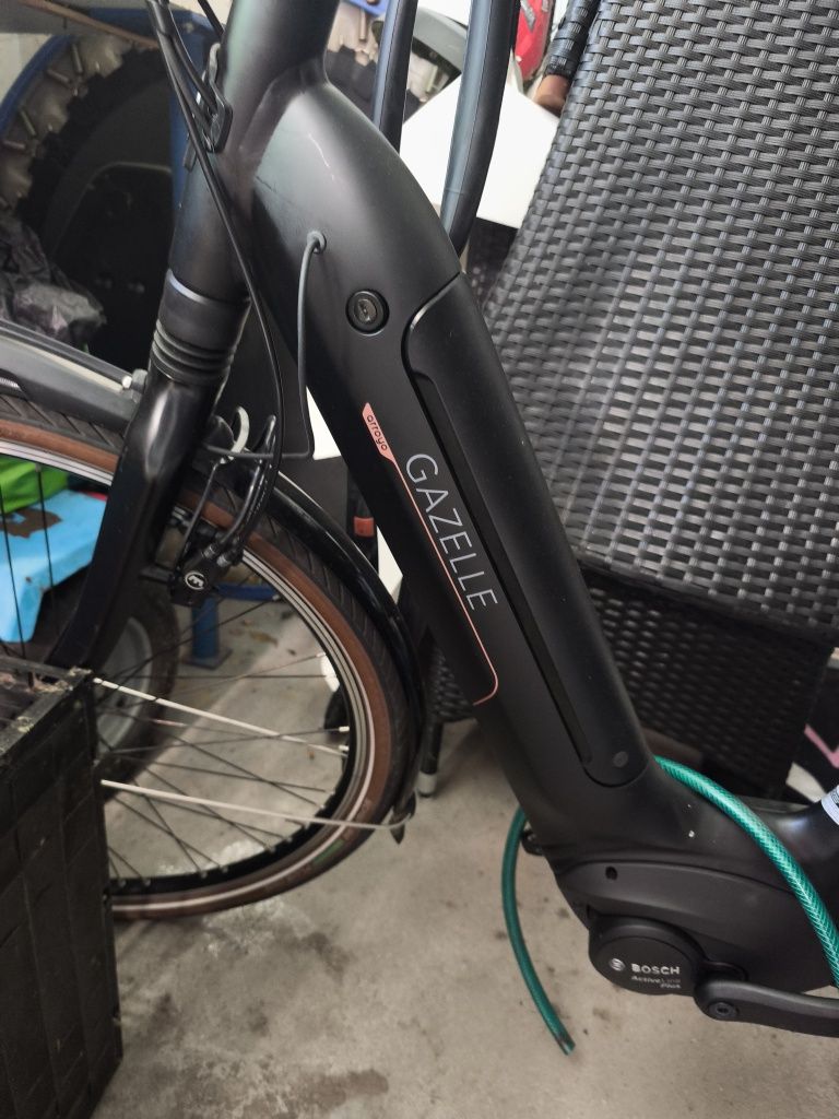 Rower elektryczny Grenoble C8( najbogatszy model)