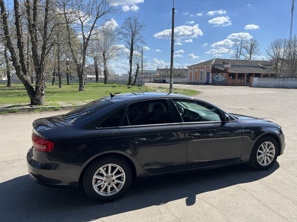 Audi A4 2.0 дизель автомат 2012