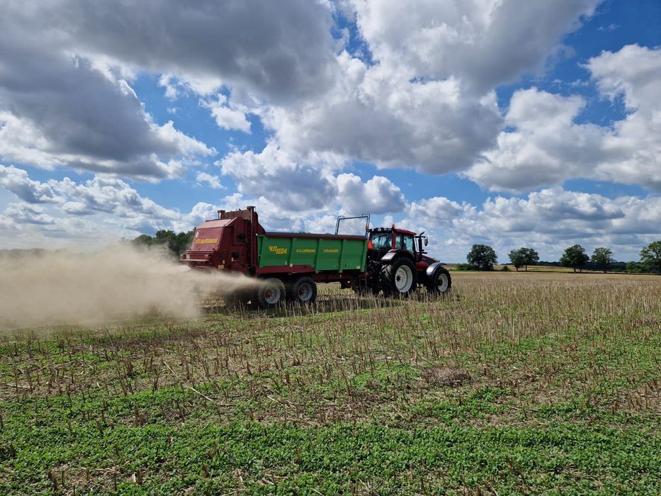 Rozrzucanie obornika, wapna,osadów.