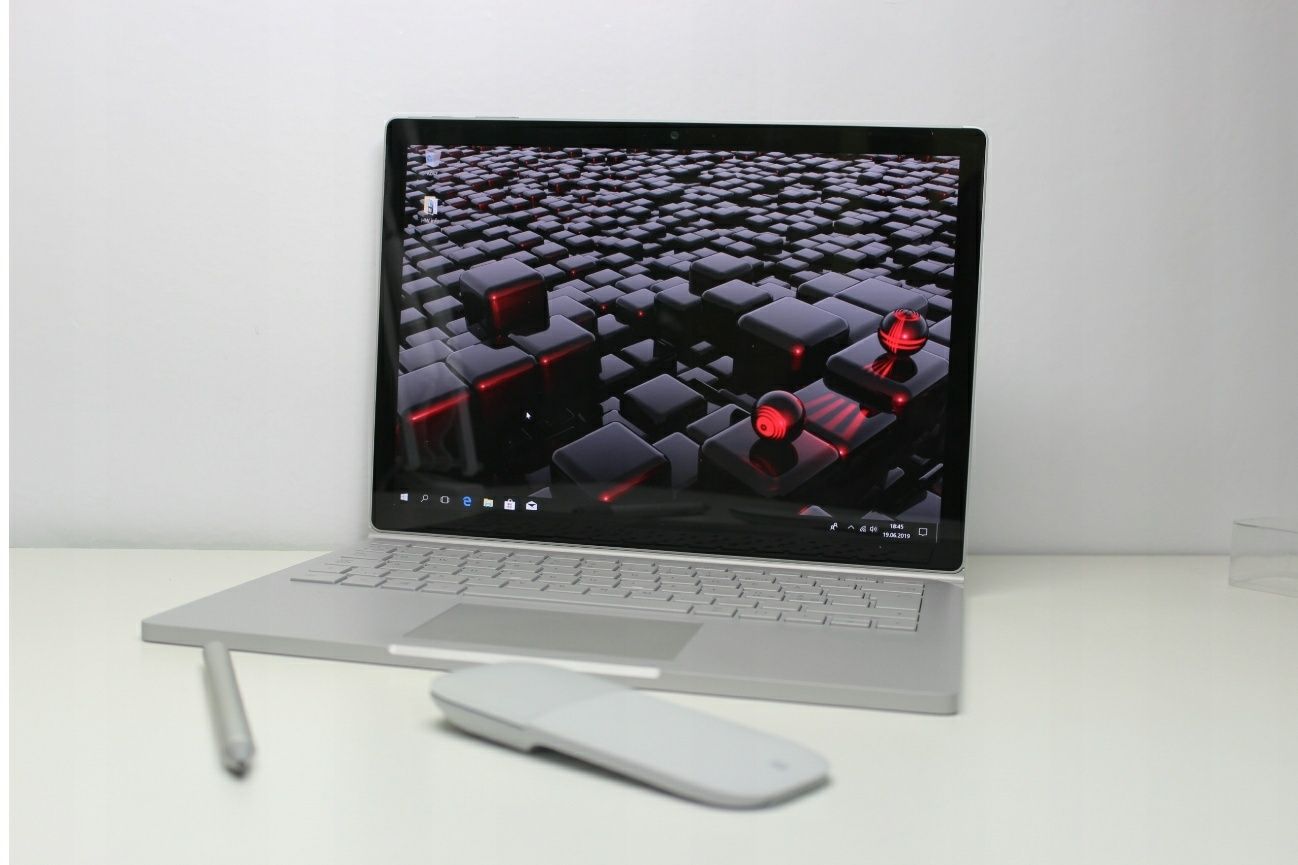Microsoft Surface Book 2 (i7/gtx1050) 8/256 GB + Mouse + Pen+keyboard