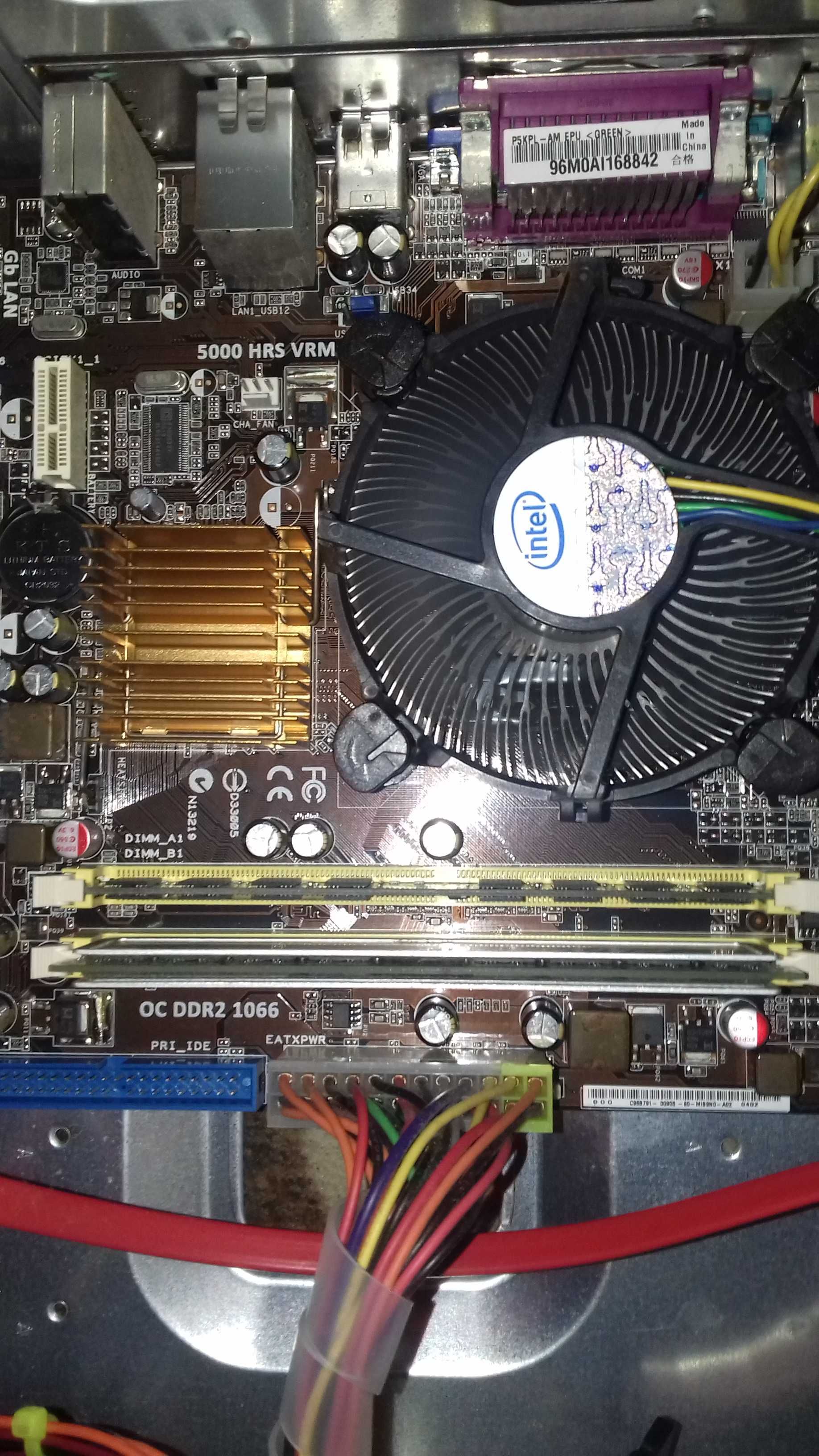 computador torre asus 2.5 GHZ a funcionar