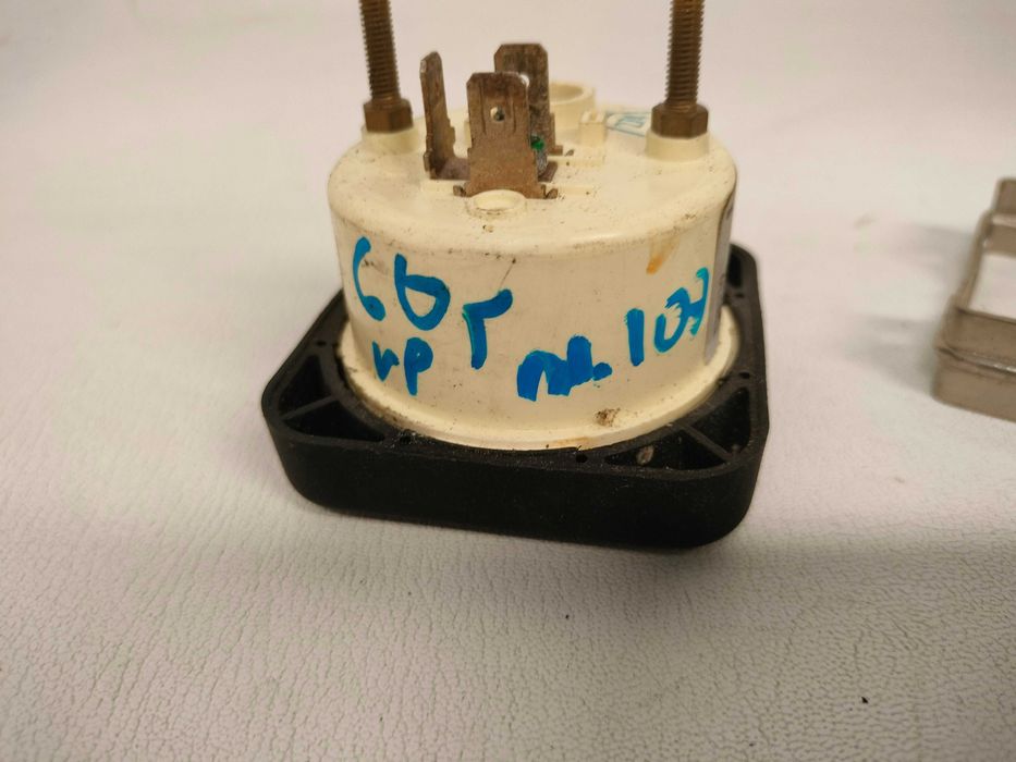 Zegar ciśnienia oleju Volvo Penta nr. 107