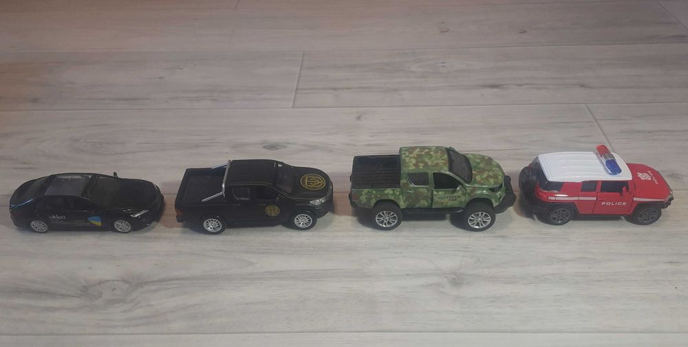 Модели машинок разные