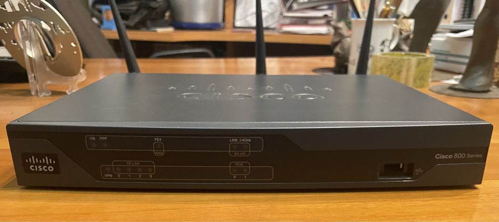 Профессиональный (промышленный) роутер с WI-FI CISCO881W-GN-E-K9 V03
