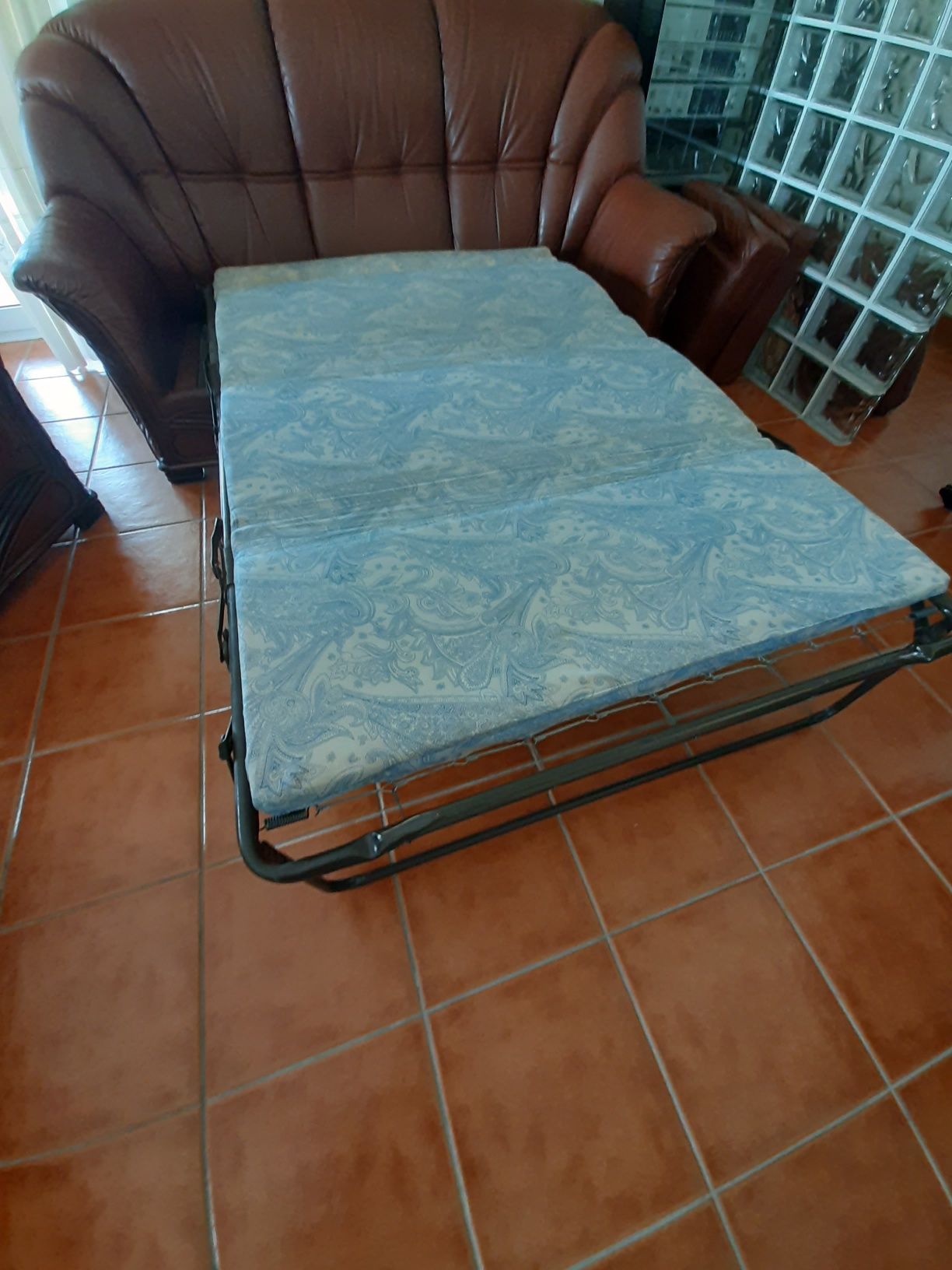 Vendo conjunto de 3 sofás em pele