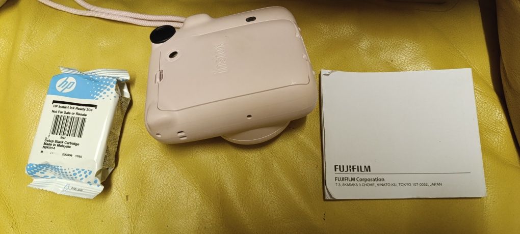 Câmara instax com uma recarga