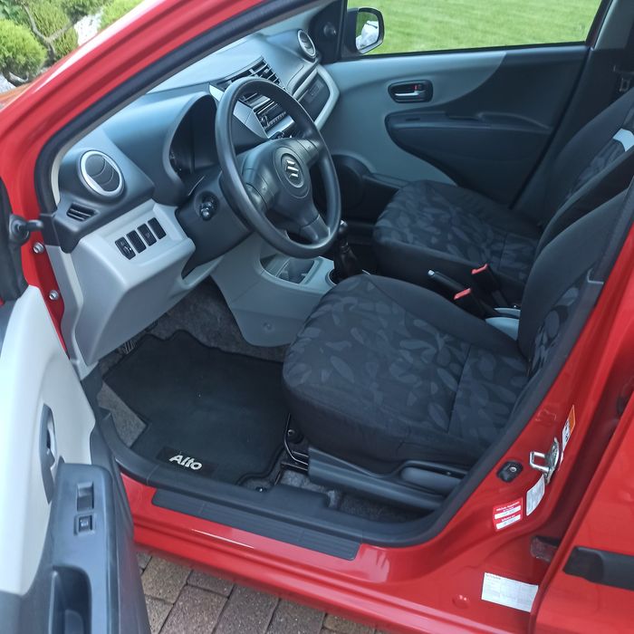 Alto  1,0  Klimatyzacja  , wspomaganie  , dwa  komplety  kół