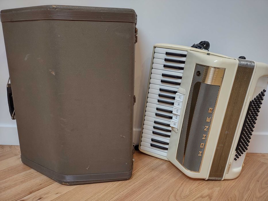 Akordeon Hohner Lucia III 96 basów