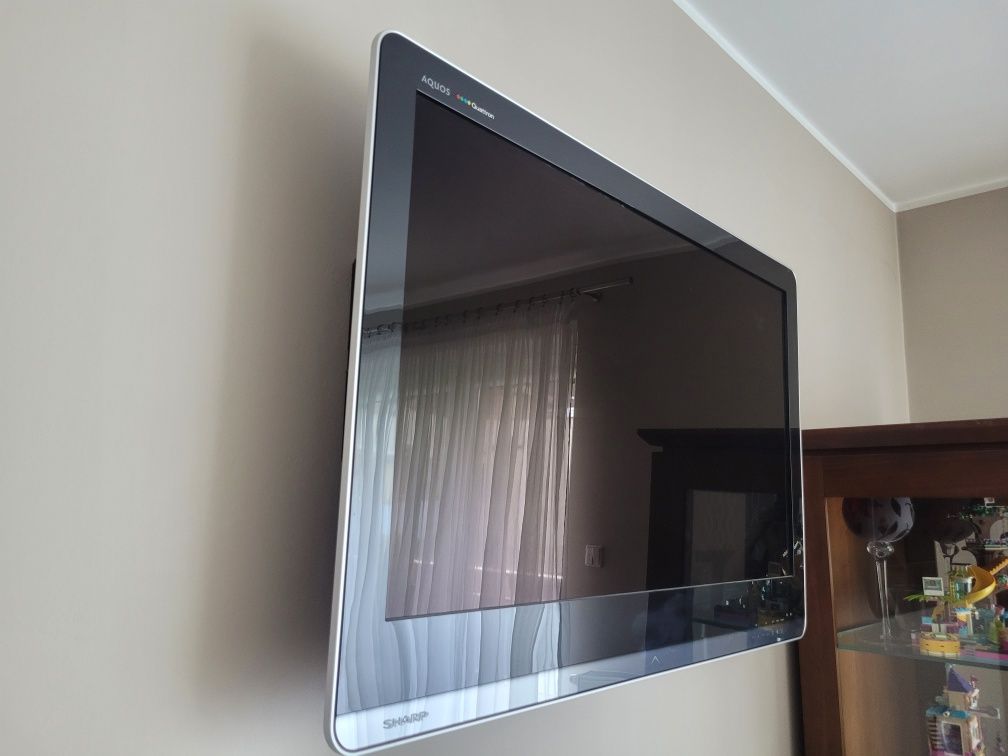 Telewizor LED SHARP Quattron