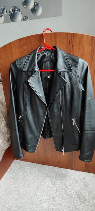 Жіноча кожана куртка