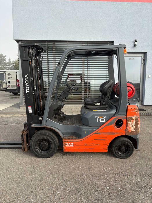 wózek widłowy Toyota