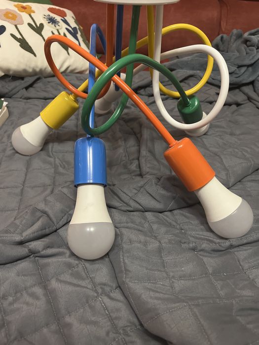 Lampa sutitowa do pokoju dzieciecego