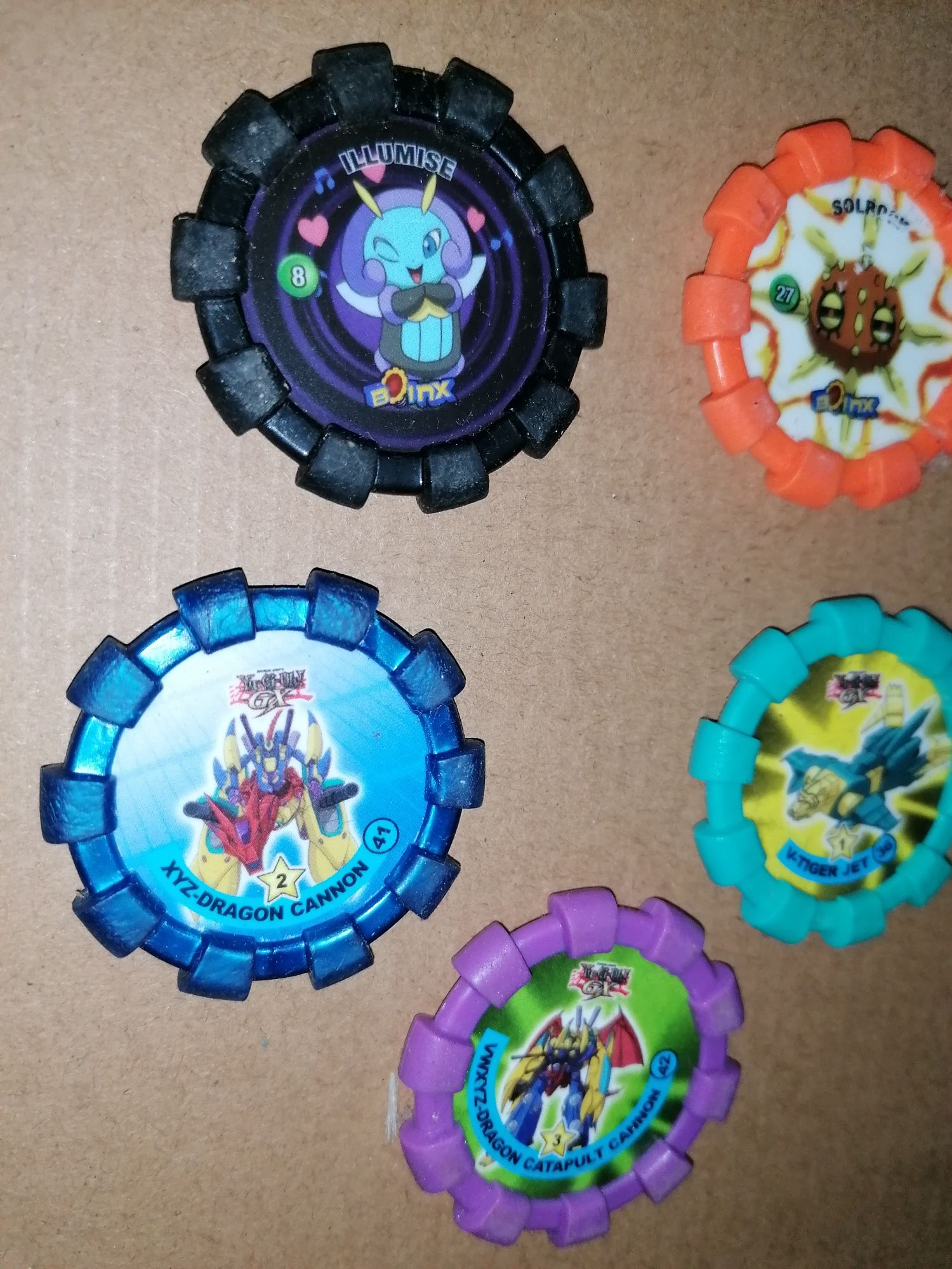 Tazos e Poquemons : vários