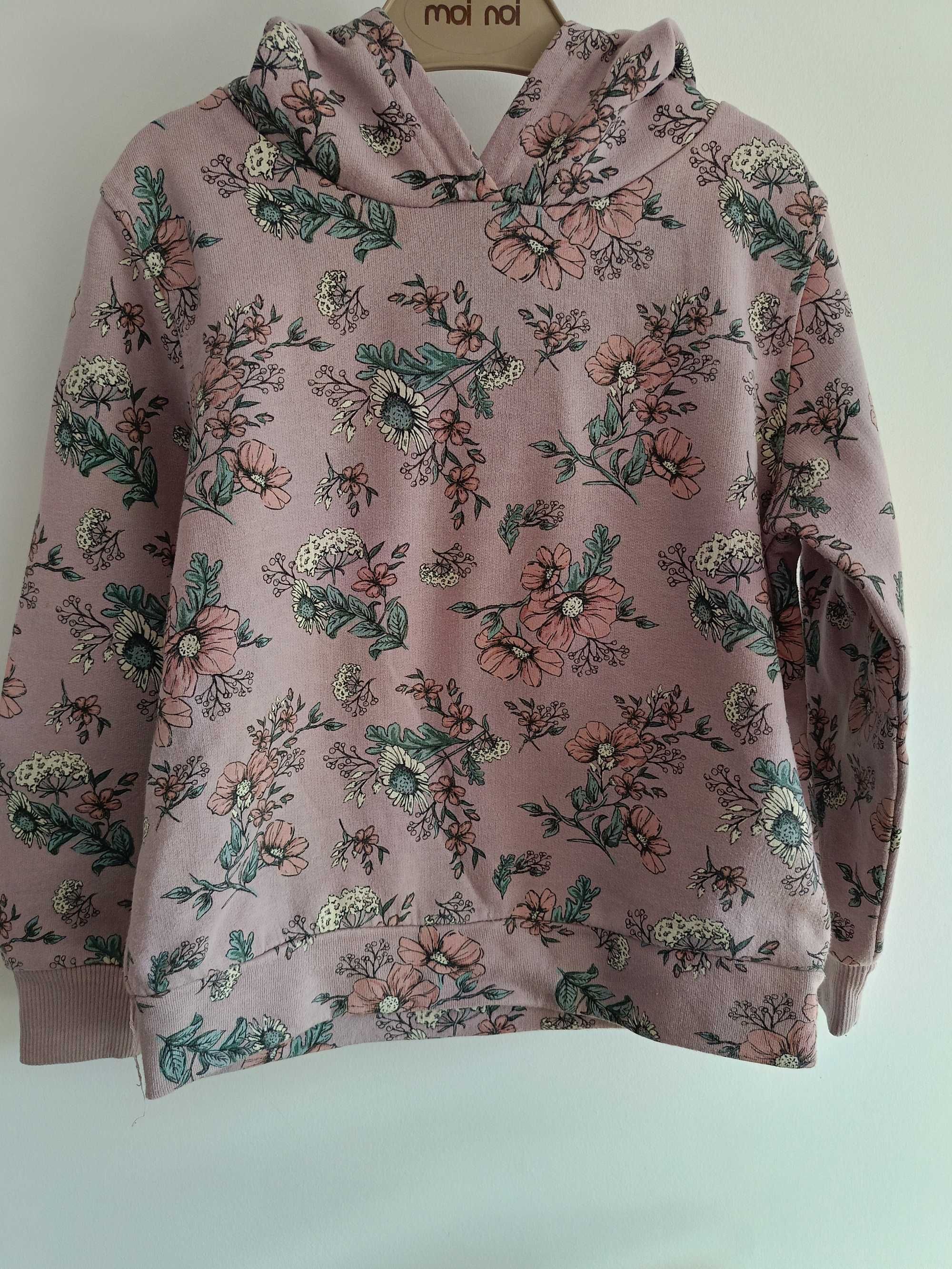 Bluza liliowa w kwiaty z kapturem 110