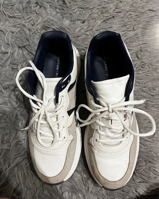 Кросівки Reserved