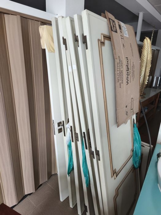 9 portas antigas + 1 moderna