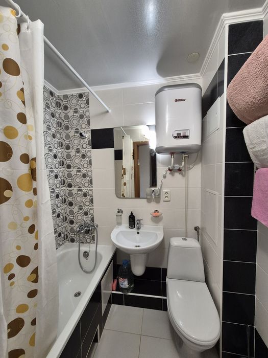 Подобово та погодинно здається 1 кімнатна квартира на Митниці