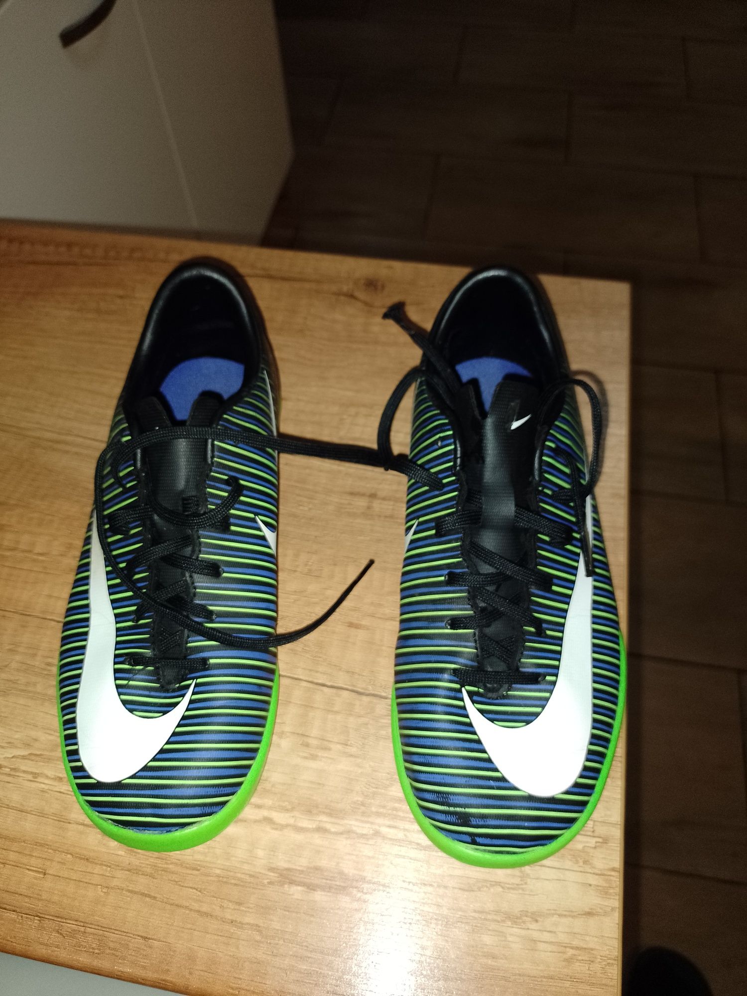 Halówki Nike roz-36,5