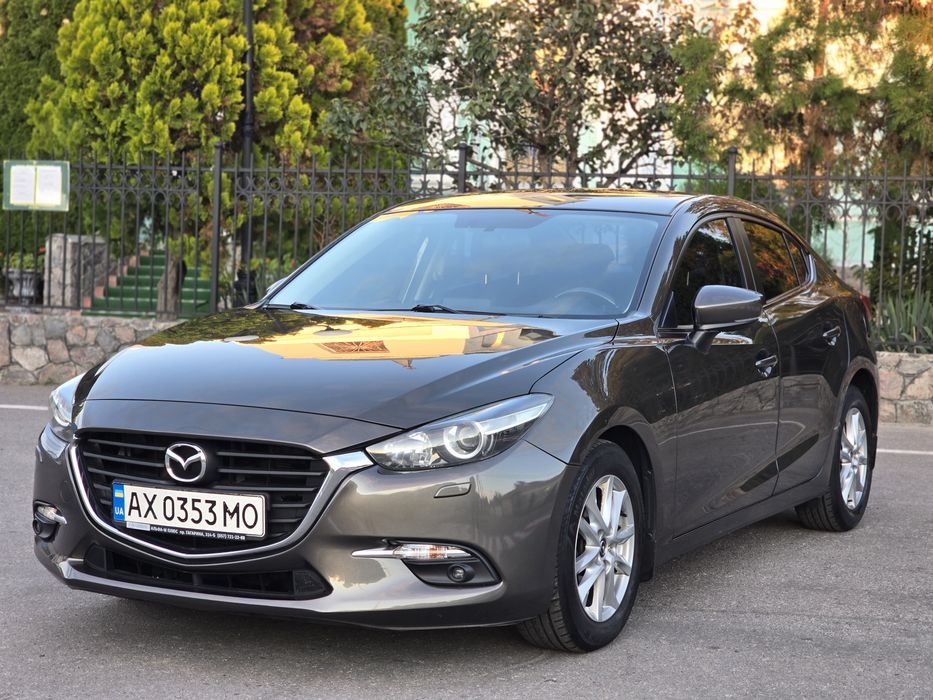 Продам свою Mazda 3 1.5л - 2017г ( ОФИЦИАЛЬНАЯ )
