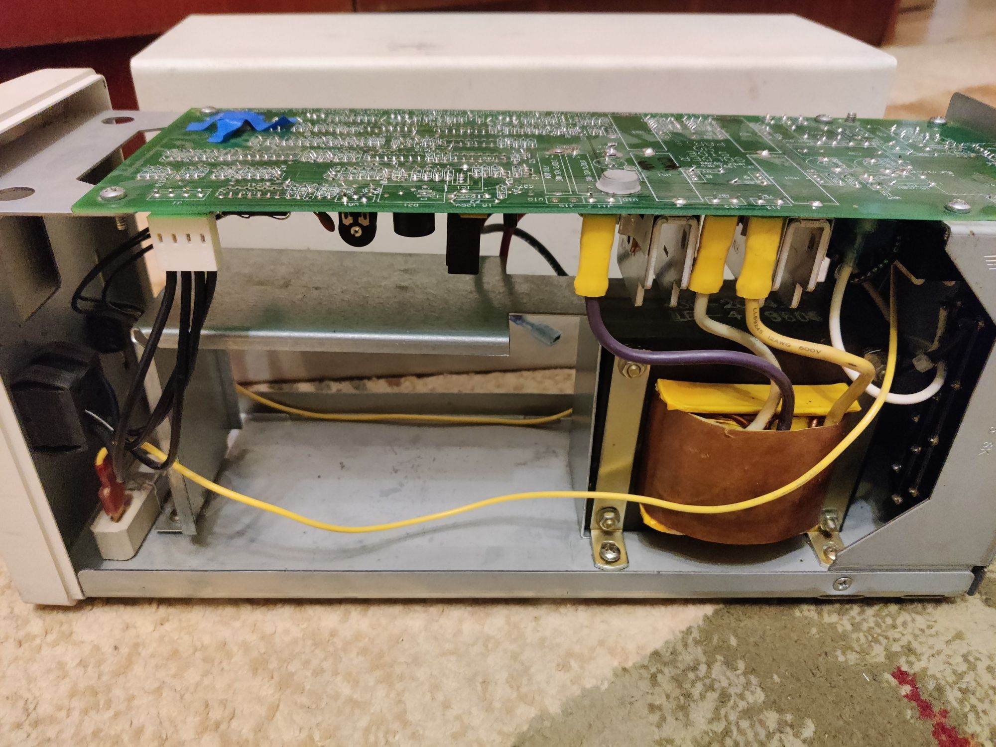 Джерело безперебійного живлення APC Back-UPS 400I,  без акумулятора