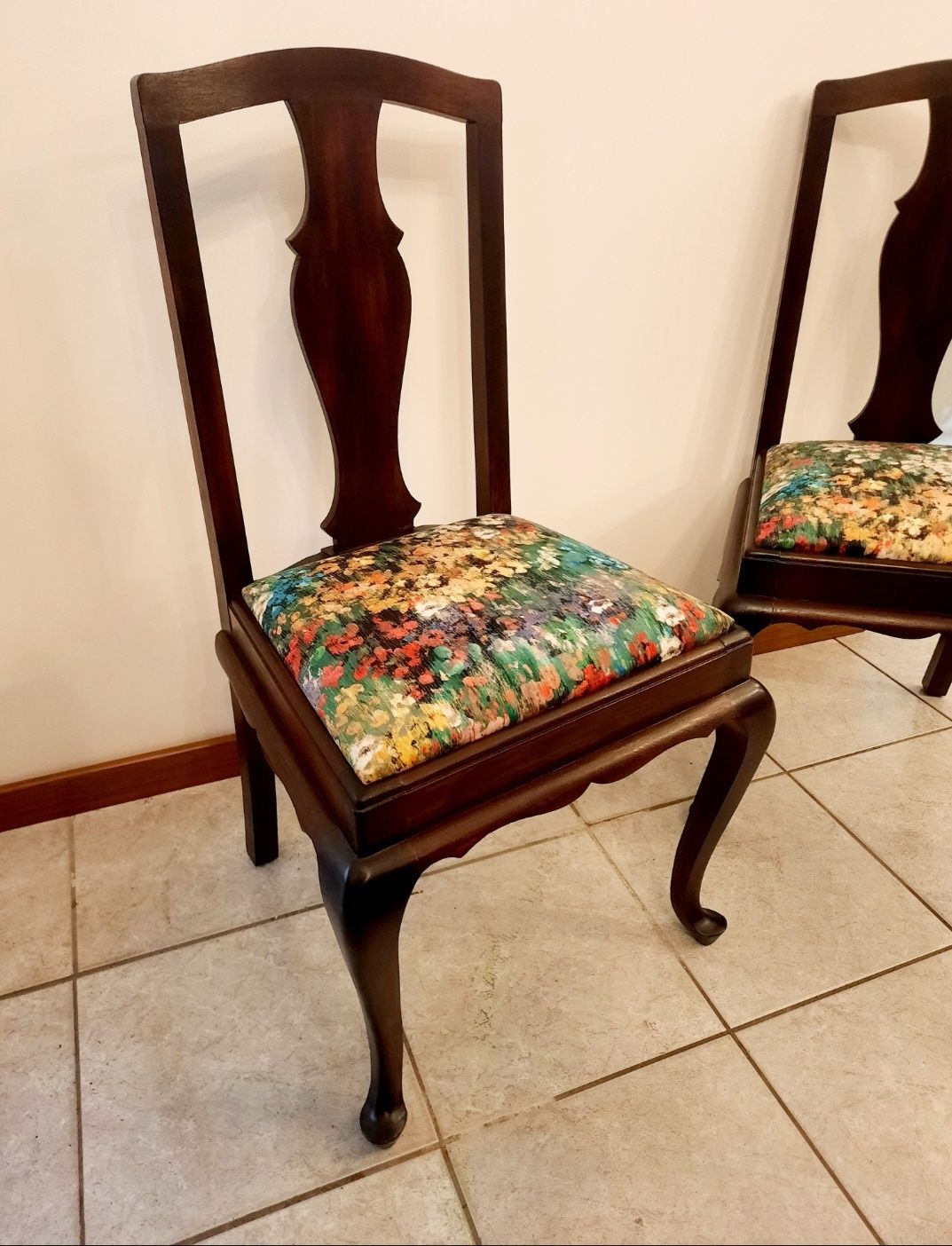 Par de cadeiras antigas restauradas