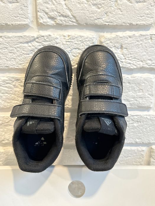 Кроссовки Adidas для мальчика . Размер 30,5. В отличном состоянии