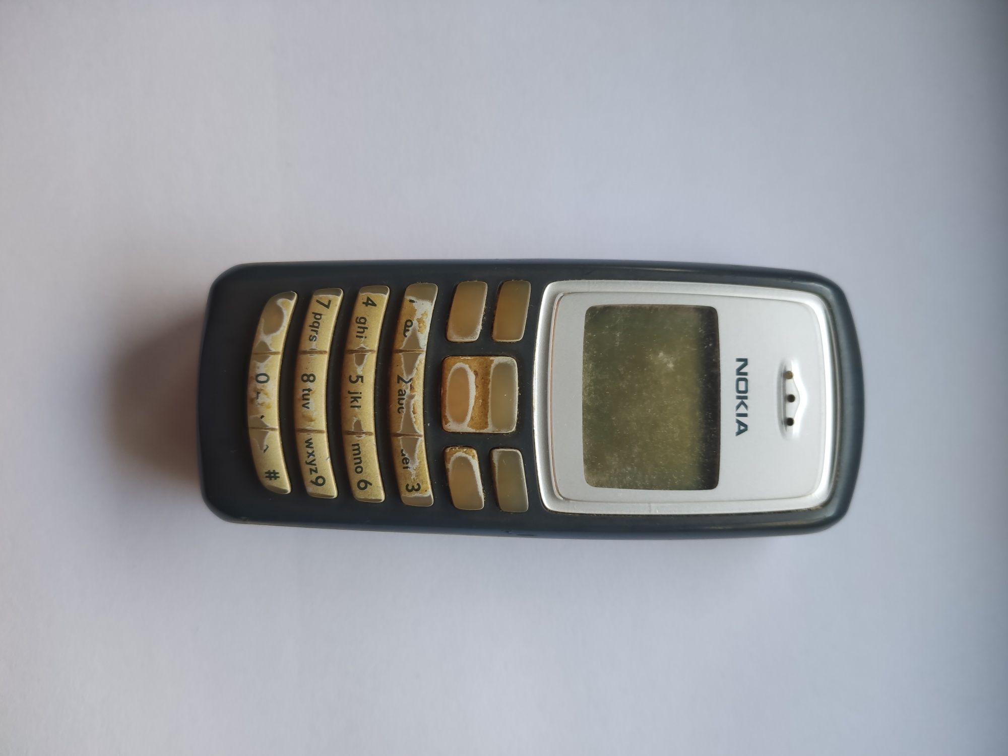 Conjunto de telemóveis antigos da Nokia e LG (ler descrição)