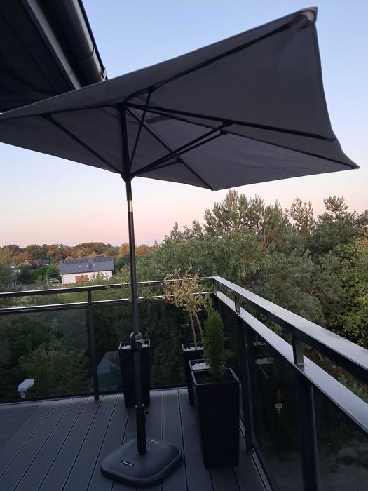 Parasol balkonowy przyścienny