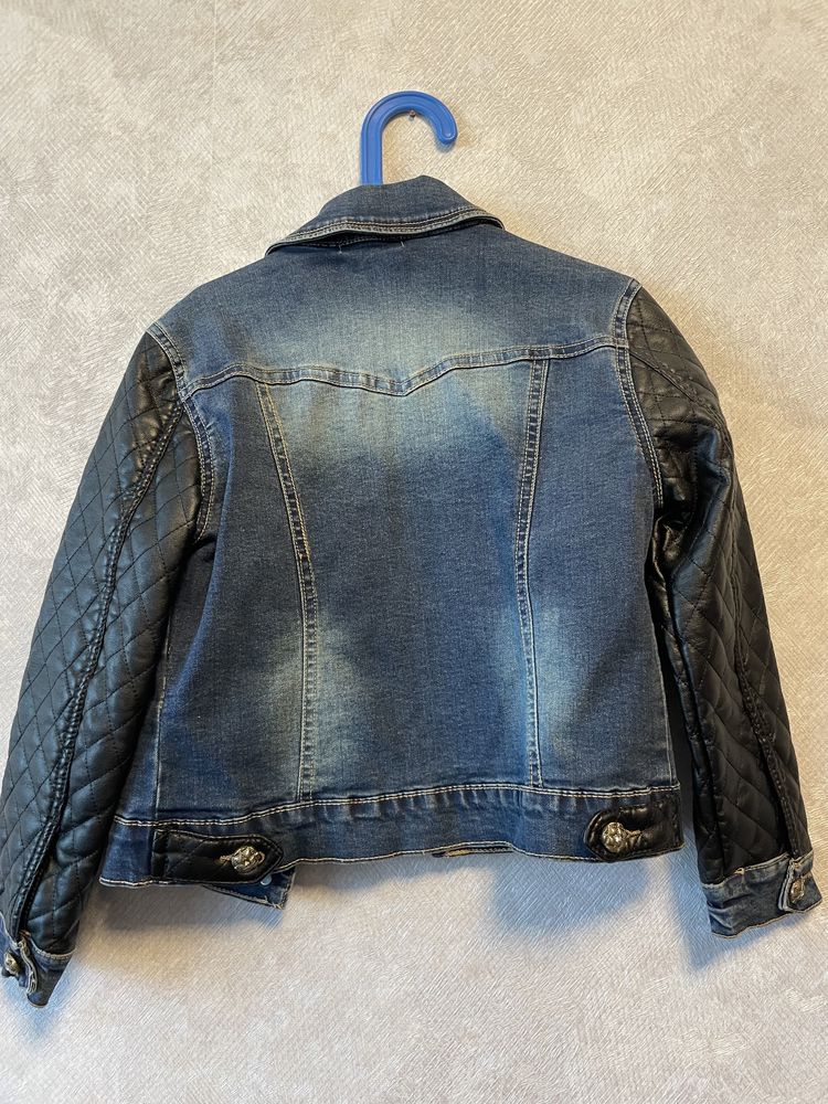 Піджак джинсовий на дівчинку б/у, розмір 128-134
