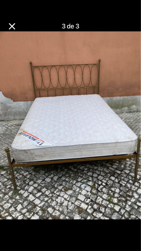 Cama de casal com colchão em bom estado