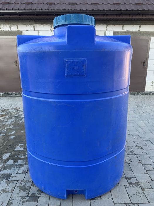 Продам бочку 2000л бу
