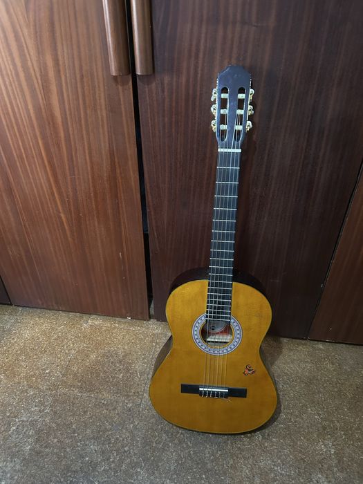 Guitarra marca CARMEN