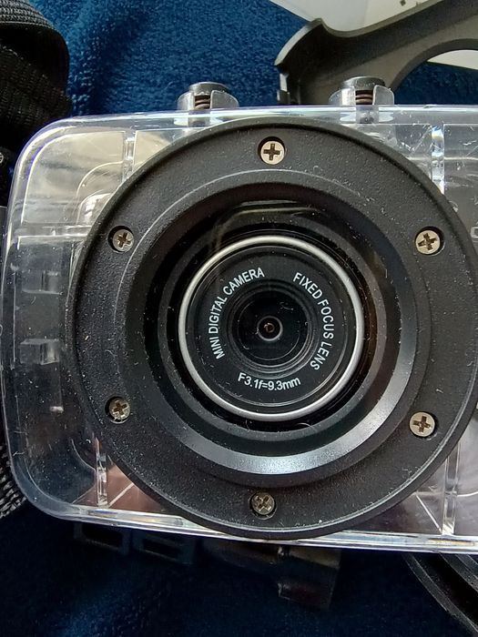 Kamera sportowa wraz z obudową wodoszczelną ładowarką samochodową