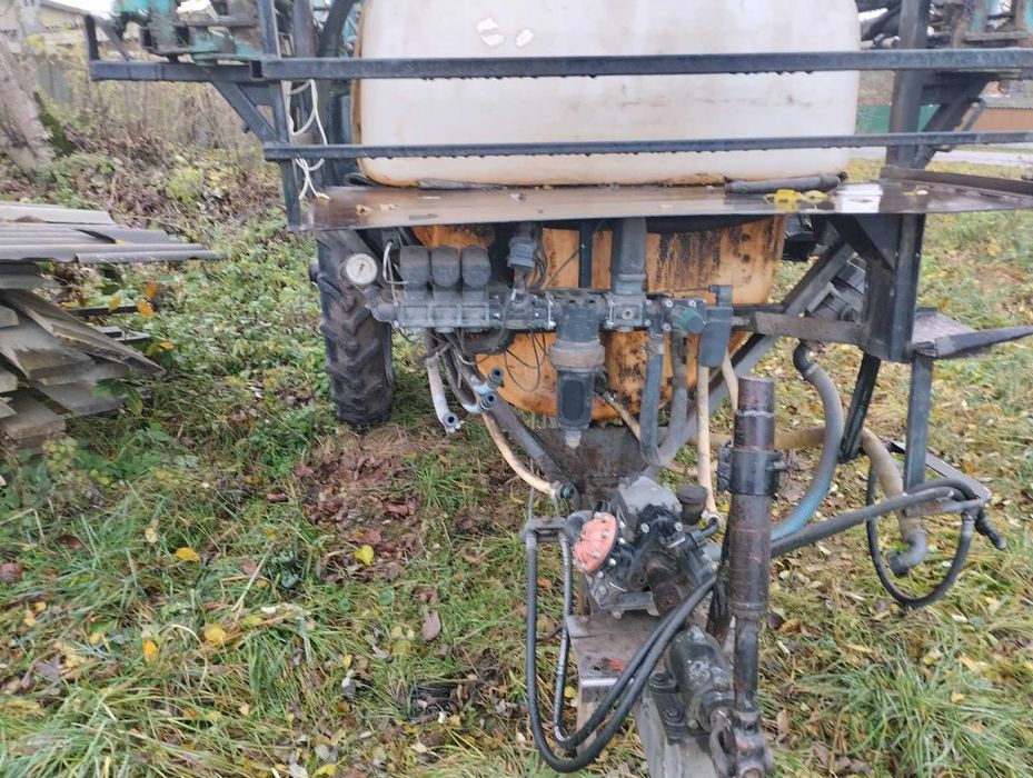 Оприскувач на дві тонни з комп'ютером