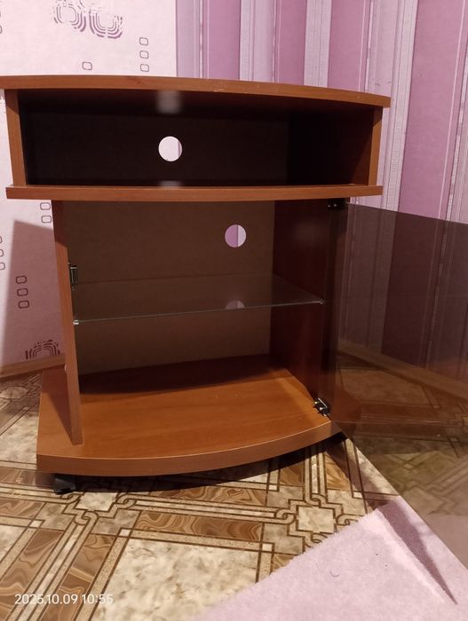 Тумба, тумбочка під телевізор