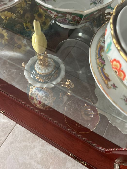 Cristaleira em madeira