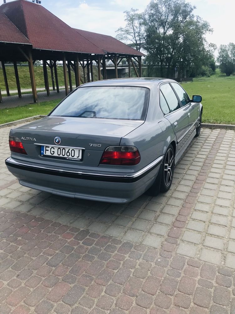 Sprzedam bmw e38 po lifcie. Stan bardzo dobry