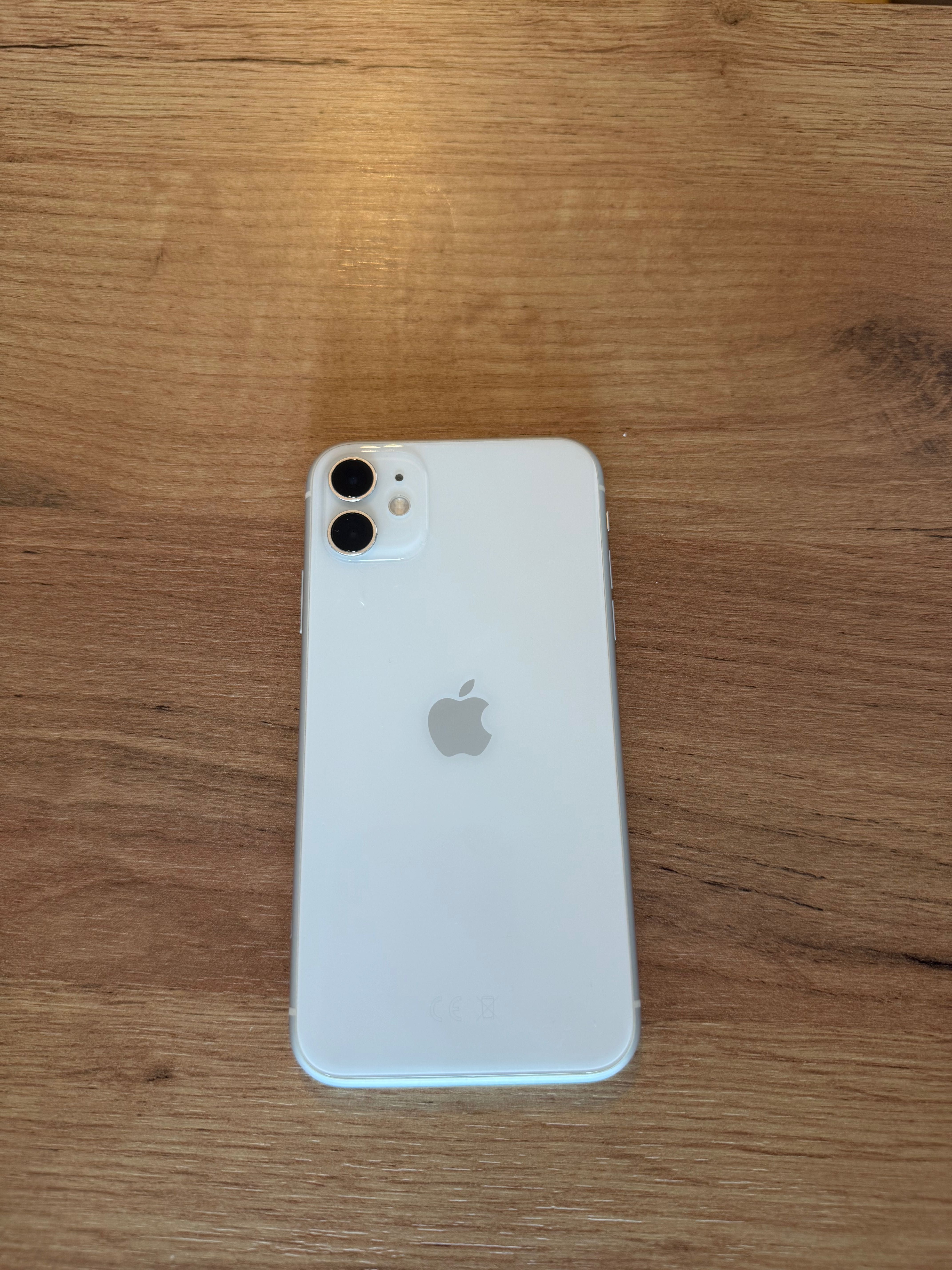 Продається iPhone 11 в ідеальному стані.